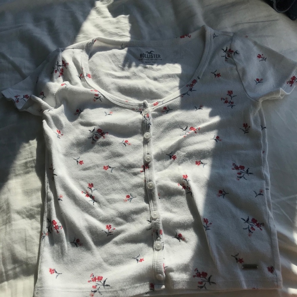 HOLLISTER floral baby tee.